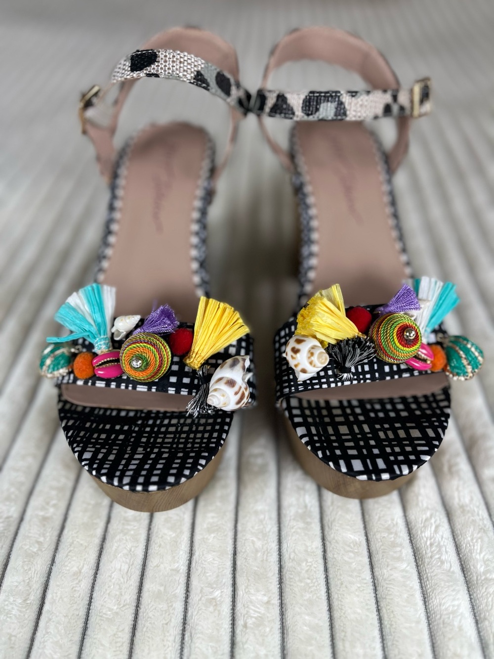 Betsey Johnson Jillie Block Heel Platform Sandals with Multicolor Tassels Size 9 - Picture 4 of 12